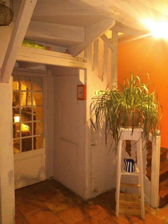 Chambre D'Hotes Le Moulin De Moulis Екстериор снимка